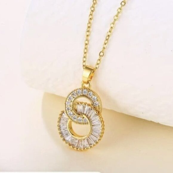 18k Gold Plated Crossover Circles Titanium Steel Diamond Necklace - Picture 3 of 9